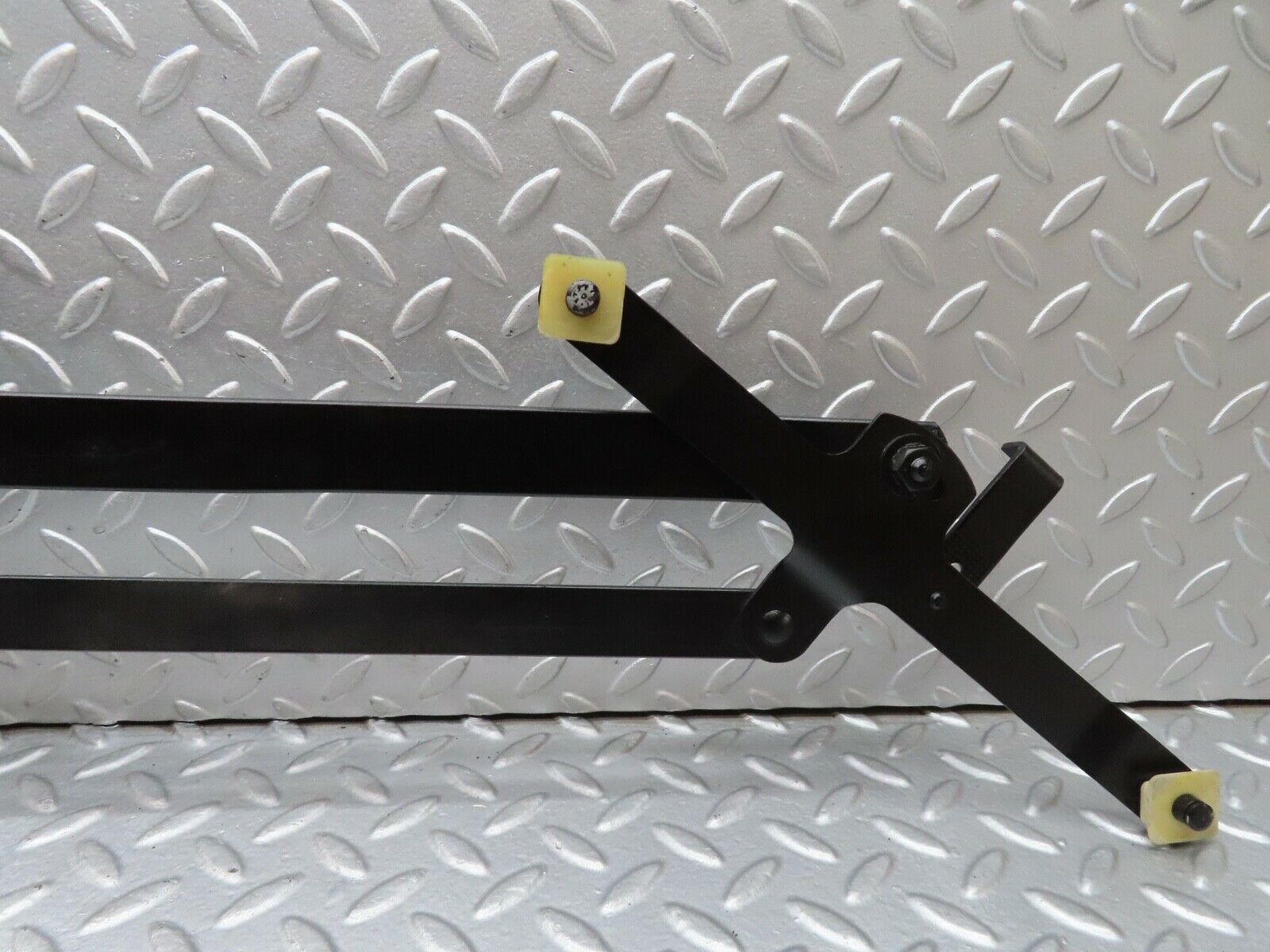 18416 Mercedes-Benz W111 220SE Coupe Front Right Manual Window Regulator