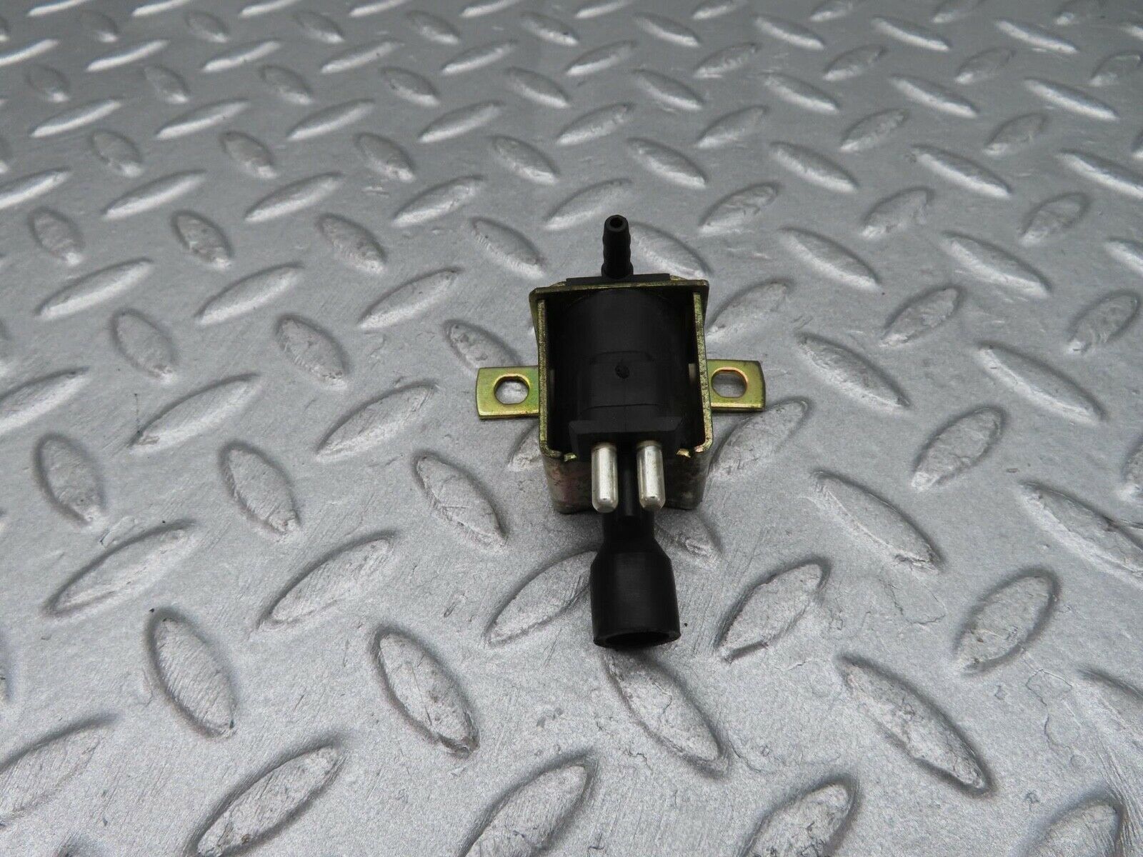 11997 Mercedes-Benz R129 300SL Coupe Vacuum Control Valve Pierburg 0015407097