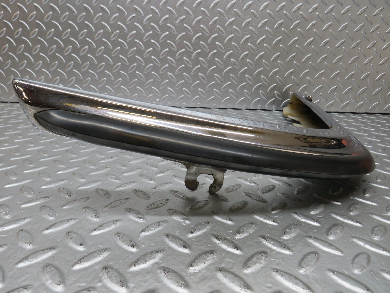 26362 Mercedes-Benz W116 450SE Front Right Upper Bumper Corner