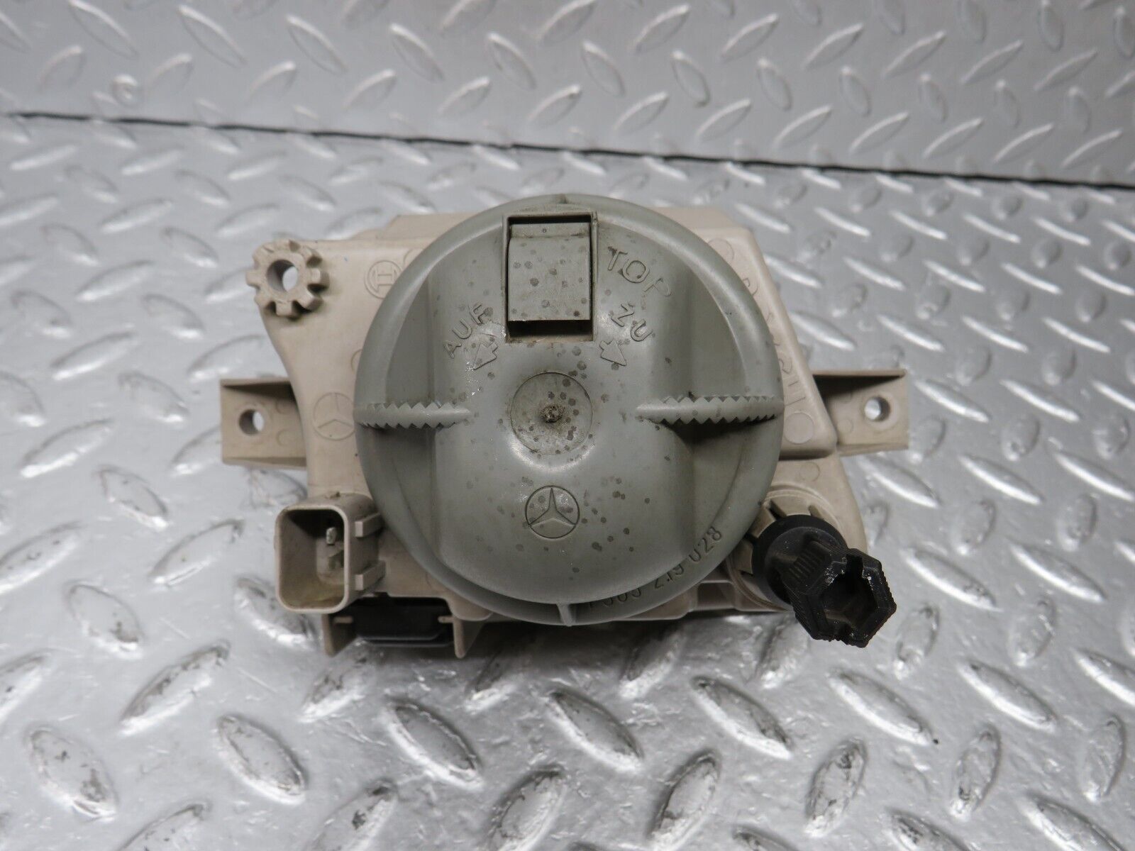 39611 Mercedes-Benz R129 320SL Coupe Front Left Fog Light Bosch 1305621696 1305230160 1305219028