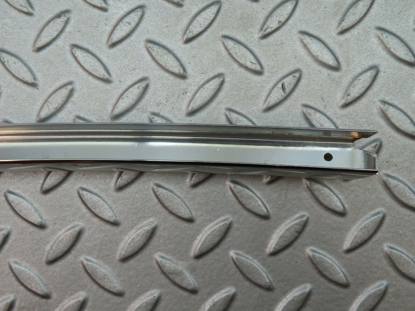 6135 Mercedes-Benz W126 380SE Rear Right Chrome Window Channel 1267300219