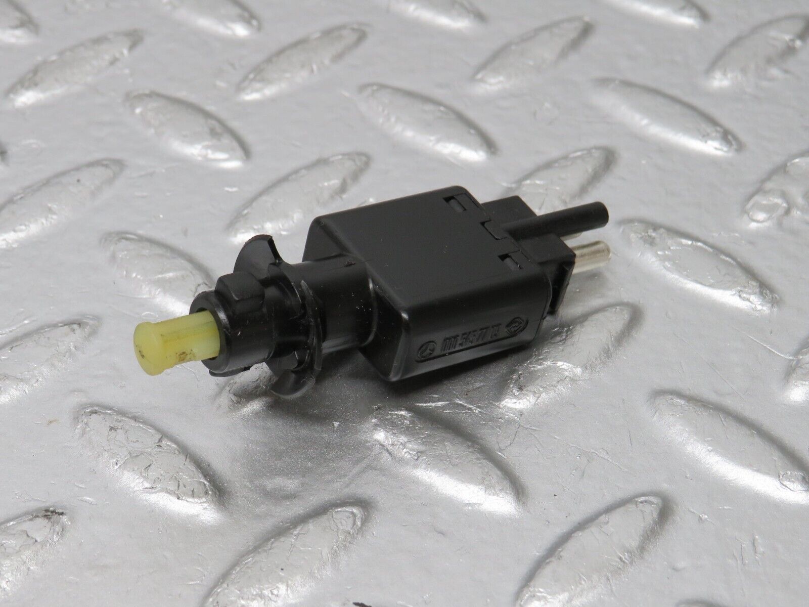 33472 Mercedes-Benz W202 C180 Brake Light Switch 0005457709
