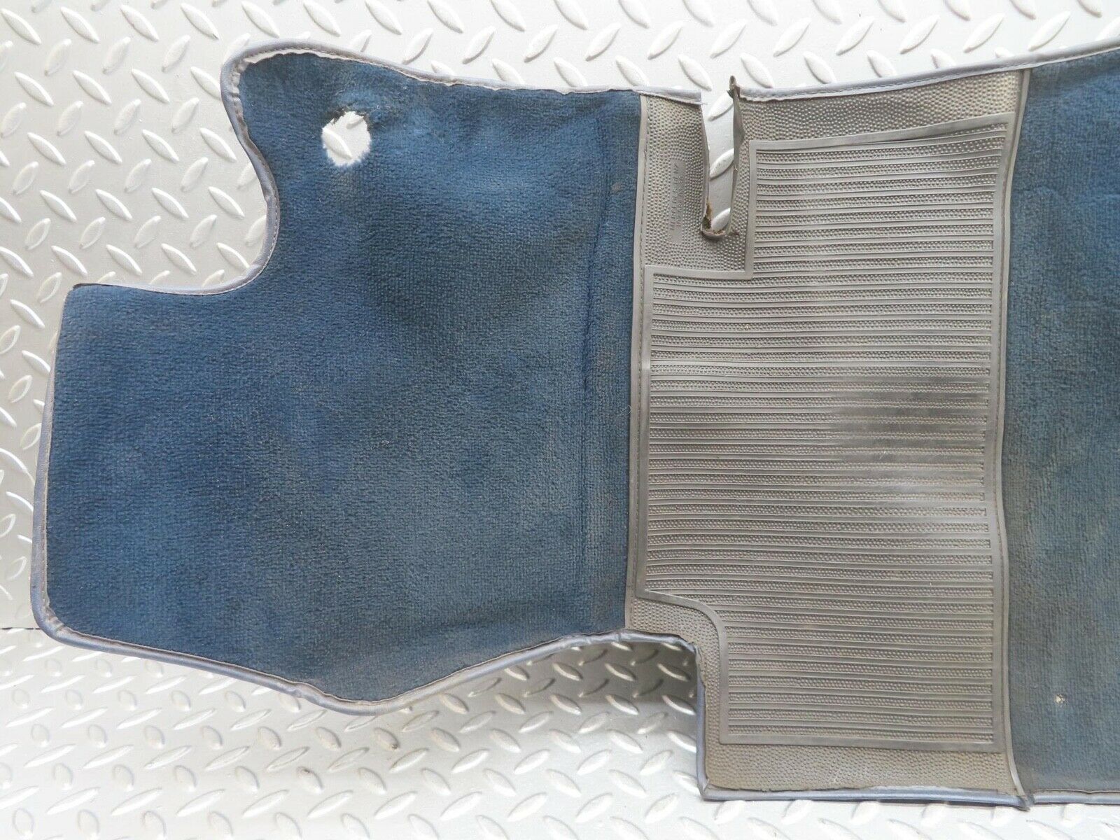 13888 Mercedes-Benz C107 280SLC Front Left Floor Carpet LHD 1076840330