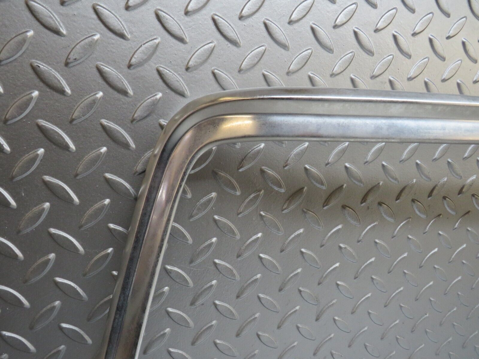 37582 Mercedes-Benz W109 300SEL Rear Windscreen Chrome Frame