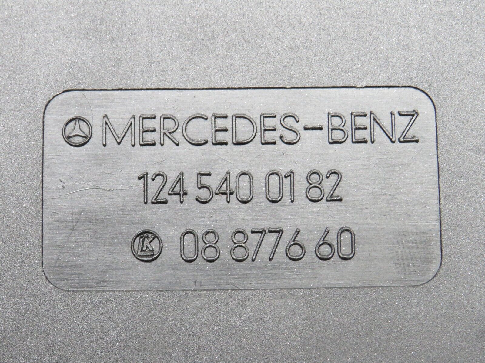30353 Mercedes-Benz W124 230E Fuse Box Cover Lid 1245400282 1245400182