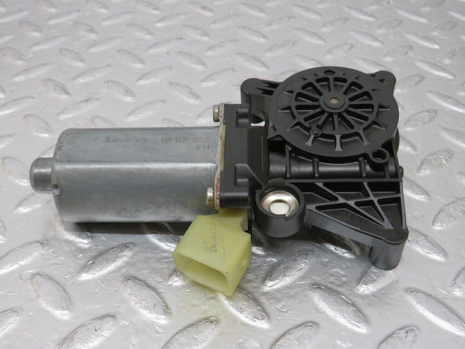 34702 Mercedes-Benz W210 320E Front Left Window Regulator Motor 0130821708
