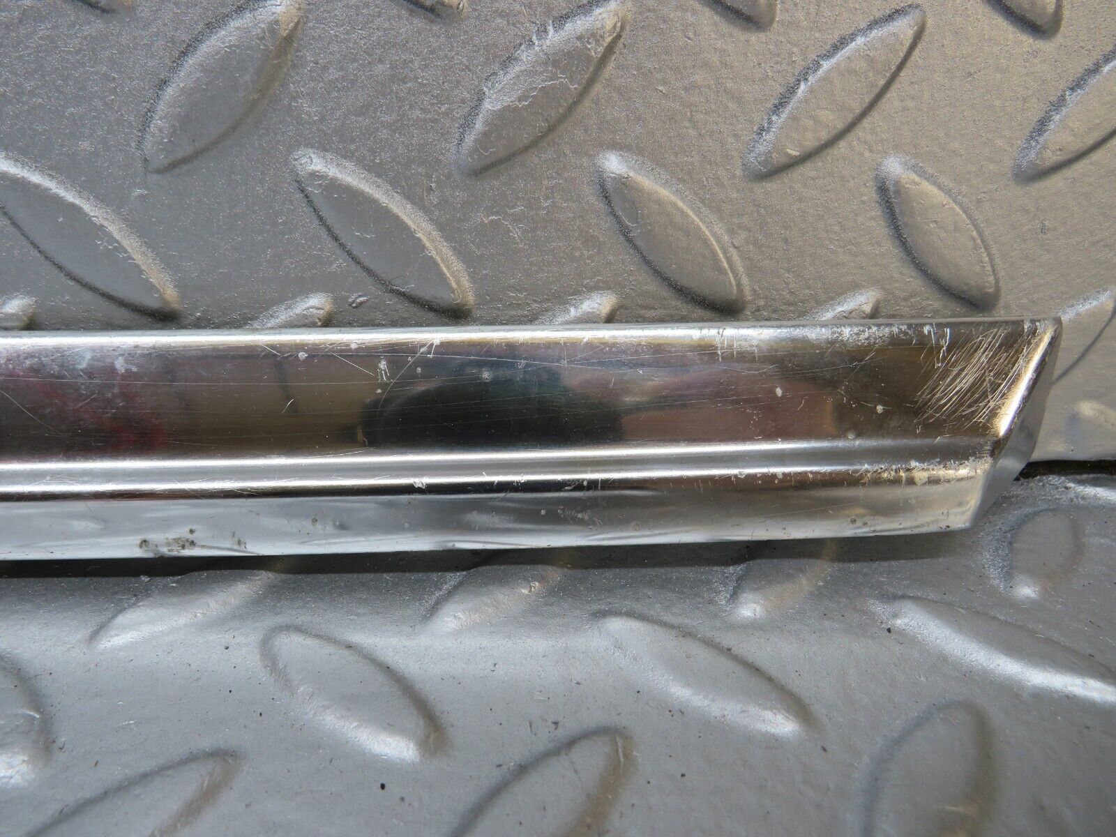 40180 Mercedes-Benz R107 350SL Left Door Chrome Trim