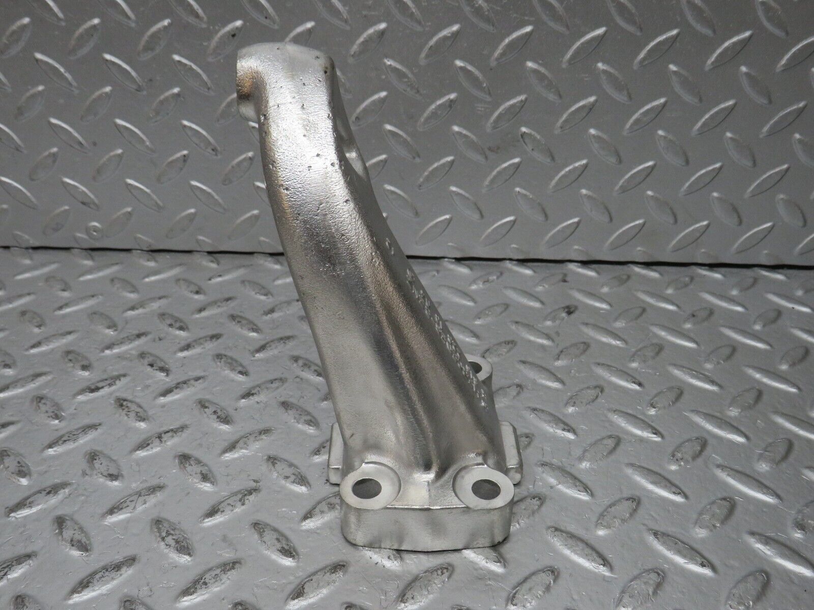 32887 Mercedes-Benz W123 300D Engine Mount Bracket Left Side 6152231304