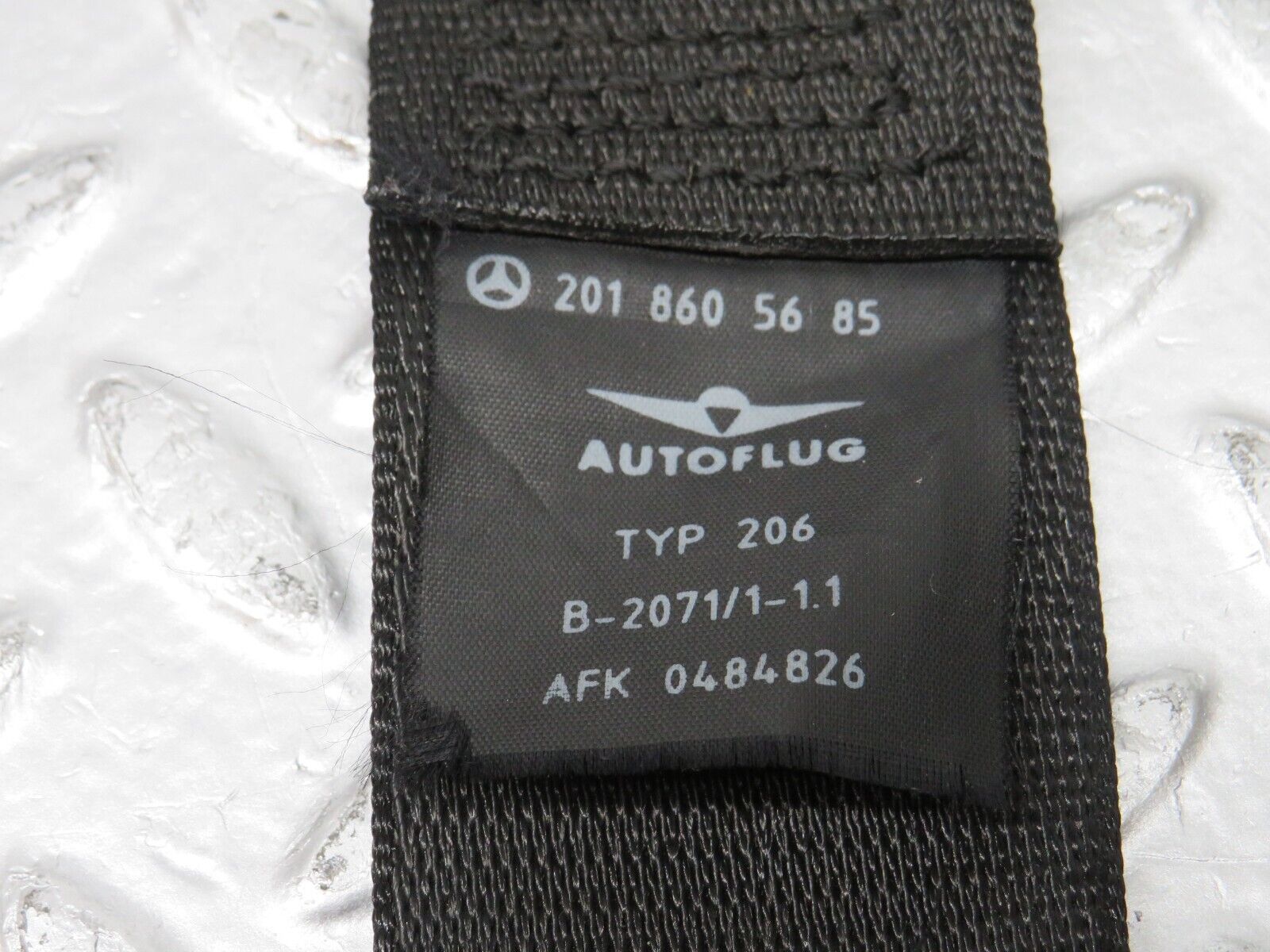 31585 Mercedes-Benz W201 190LE 1.8L Rear Seat Belt Set With Buckles 2018604285