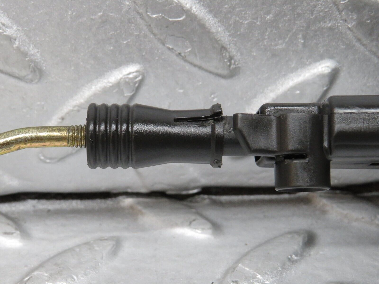 37773 Mercedes-Benz A124 320E Cabriolet Trunk Lock Vacuum Actuator