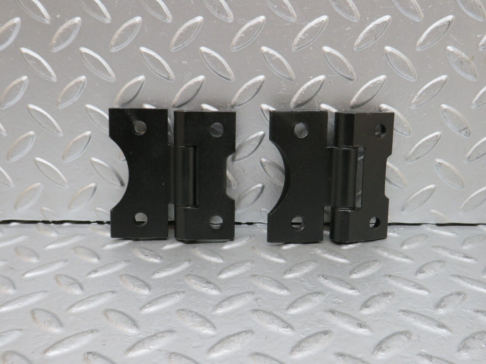 27912 Mercedes-Benz W123 280E Door Hinge Pair 1237200037