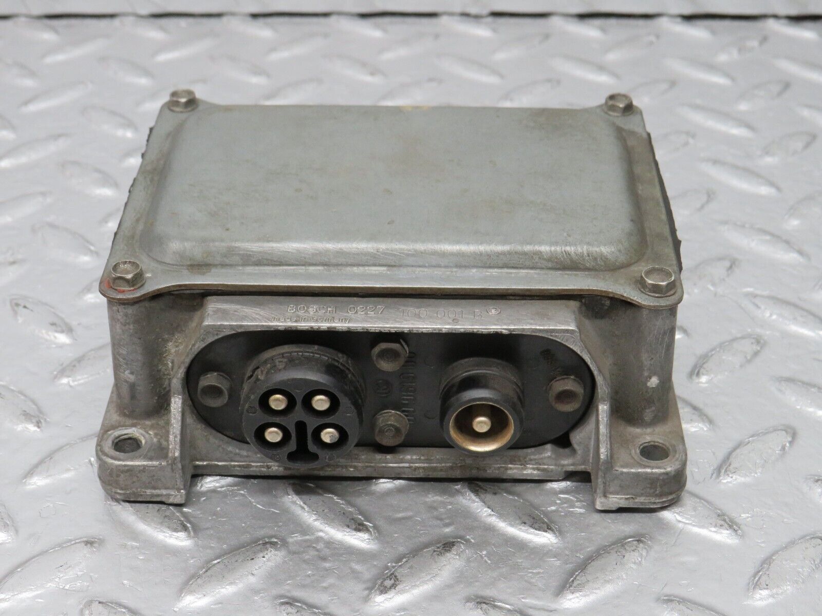 4957 Mercedes-Benz R107 350SL Ignition Control Unit Bosch 0227100001