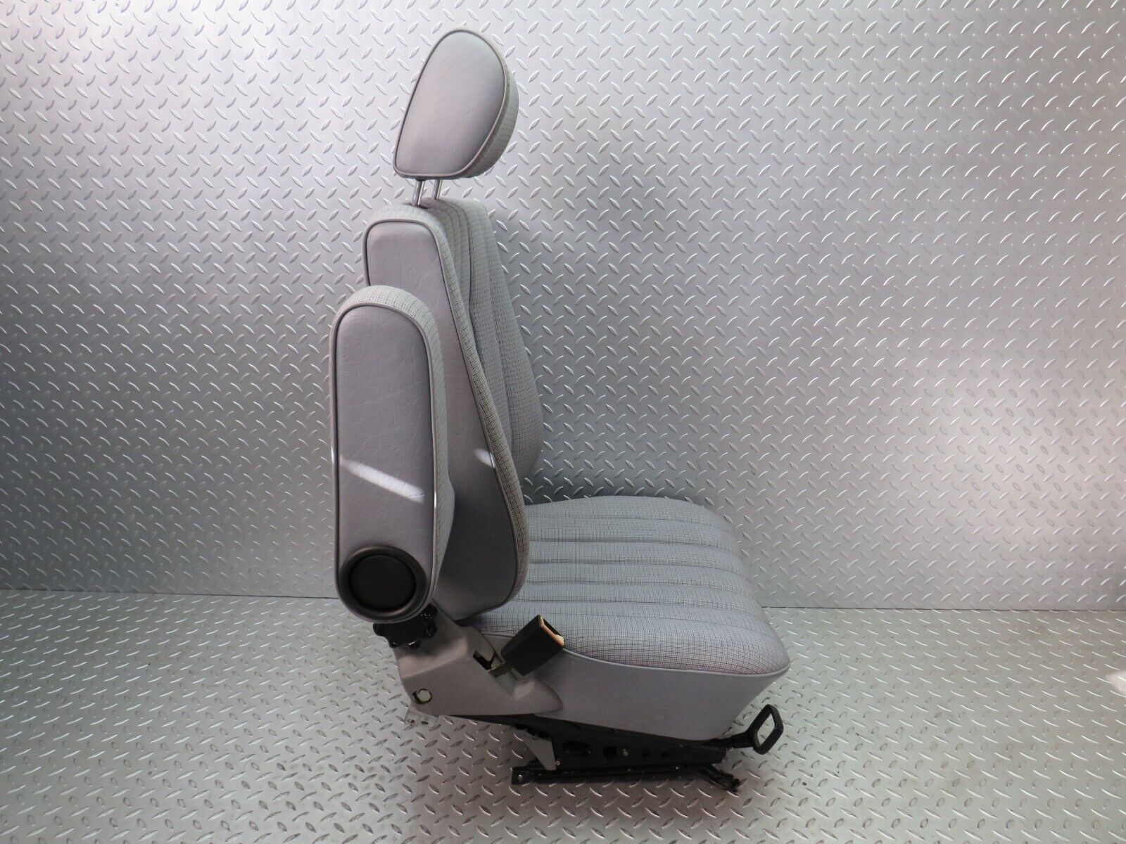 33705 Mercedes-Benz W201 190E 2.0L Front Left Passenger Seat Grey