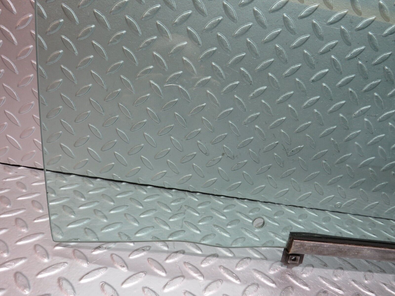 37874 Mercedes-Benz A124 320E Cabriolet Front Right Door Window Glass