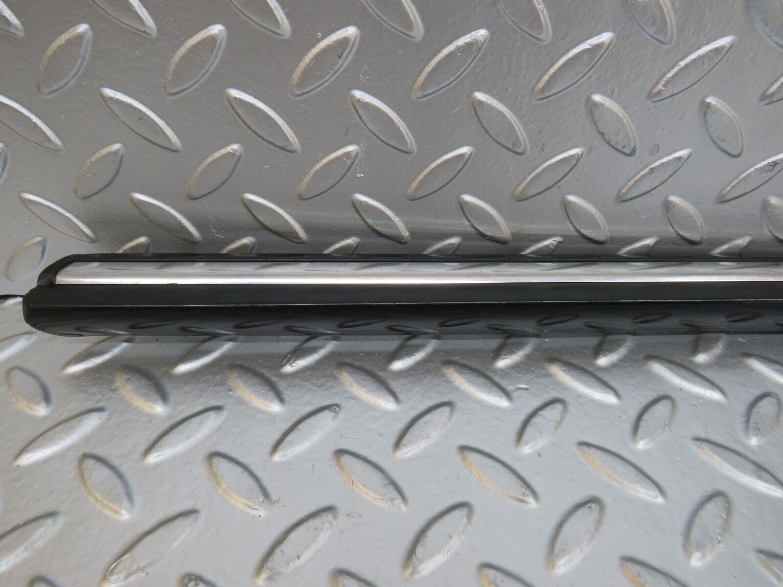 26294 Mercedes-Benz W116 450SE Front Right Door Moulding Trim