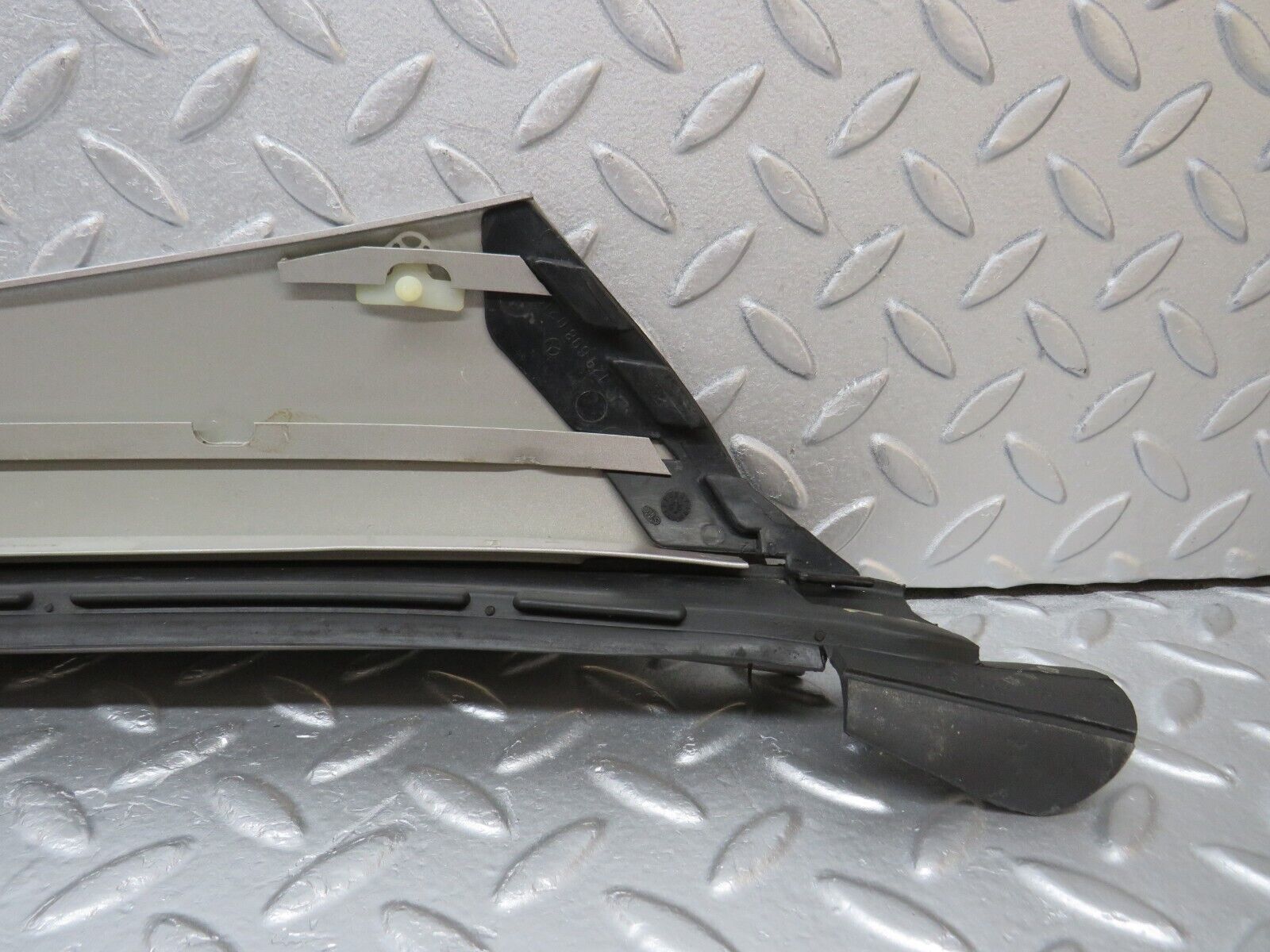 39354 Mercedes-Benz R129 320SL Coupe A Pillar Exterior Cover Trim Right 1296980218 1296980298