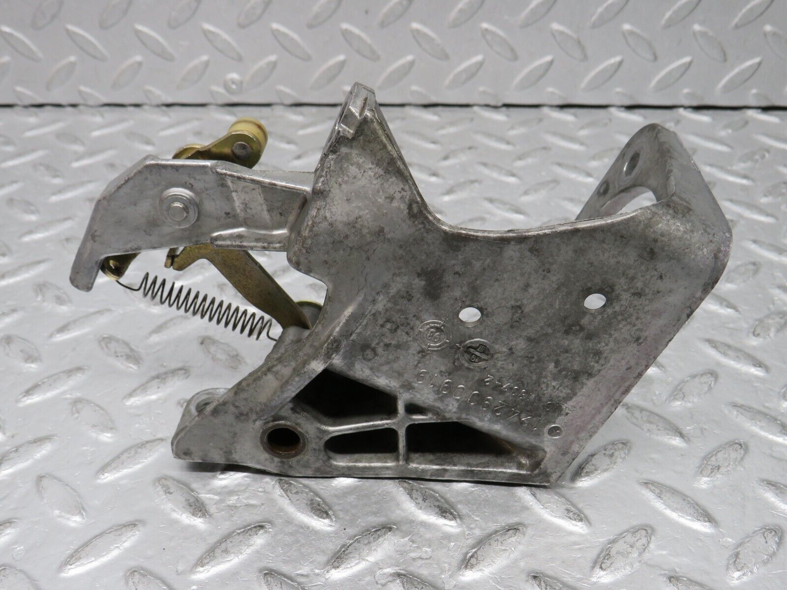 37944 Mercedes-Benz A124 320E Cabriolet Brake Pedal Bracket 1242900919
