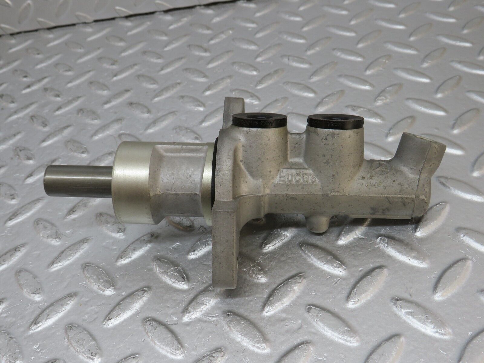 33386 Mercedes-Benz W202 C180 Brake Master Cylinder Lucas
