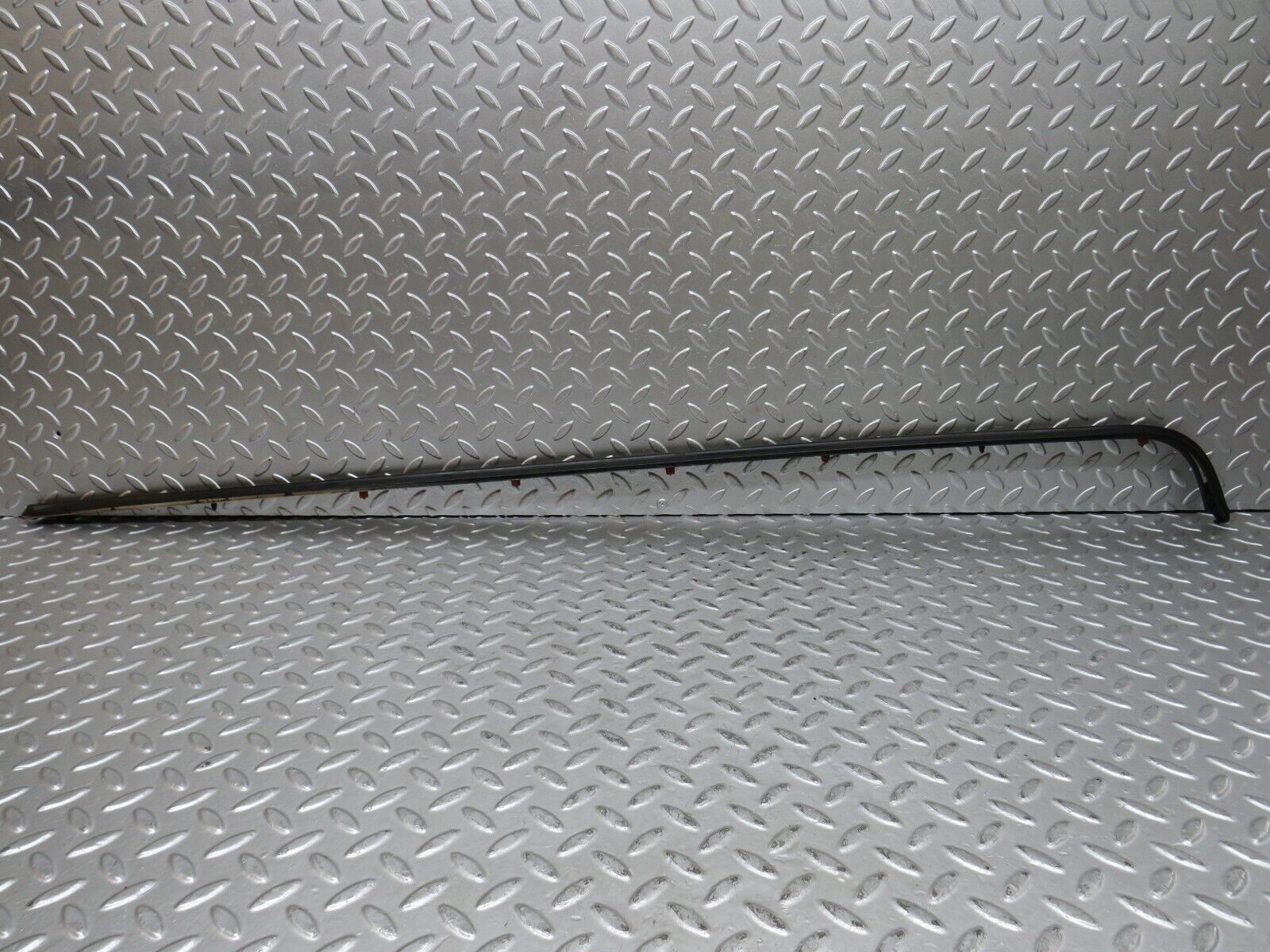 28230 Mercedes-Benz S123 240D Wagon Rear Left Fender Wing Centre Moulding Trim
