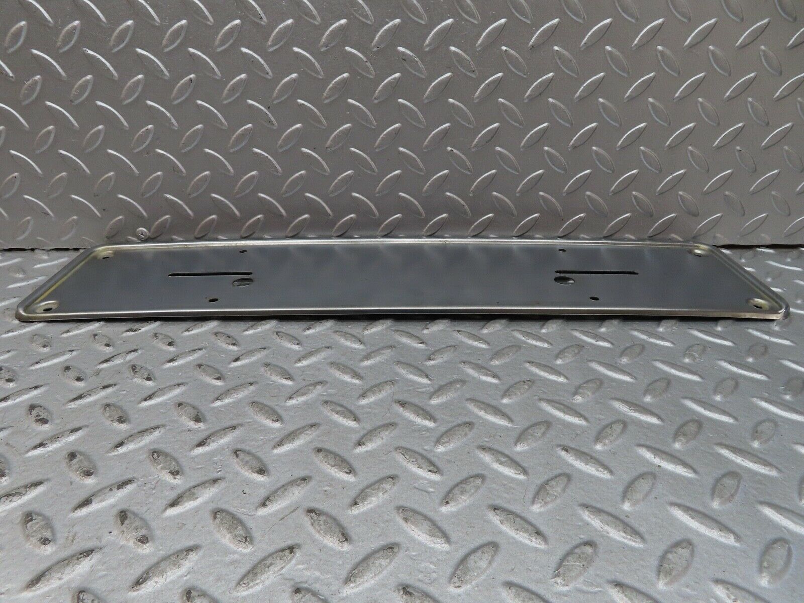 17674 Mercedes-Benz W116 450SEL  Rear number Plate Holder