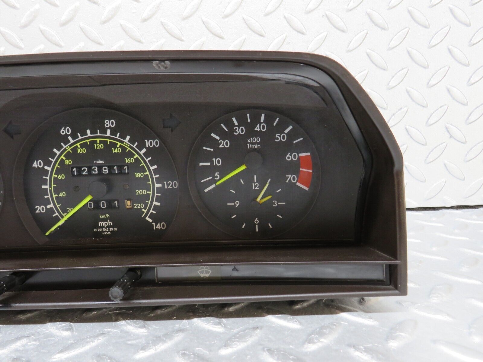 36528 Mercedes-Benz W201 190E 2.0L Instrument Cluster 2015438321 2015422306
