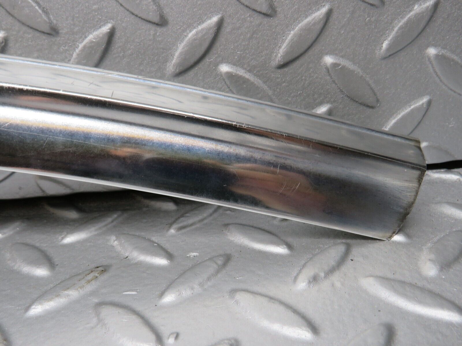 40200 Mercedes-Benz R107 Hardtop Under Windshield Chrome Trim