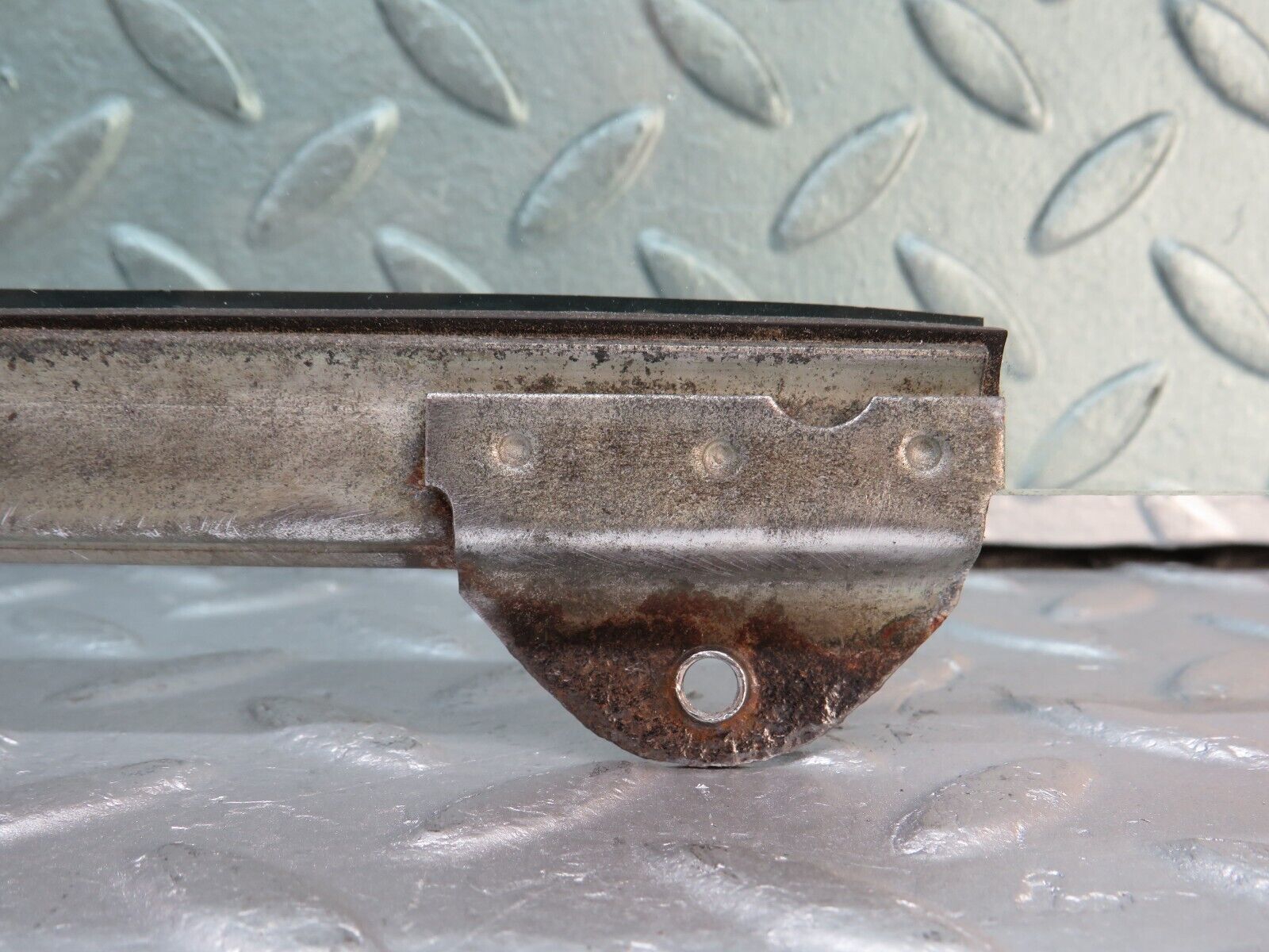 37515 Mercedes-Benz W109 300SEL Front Right Door Window Glass