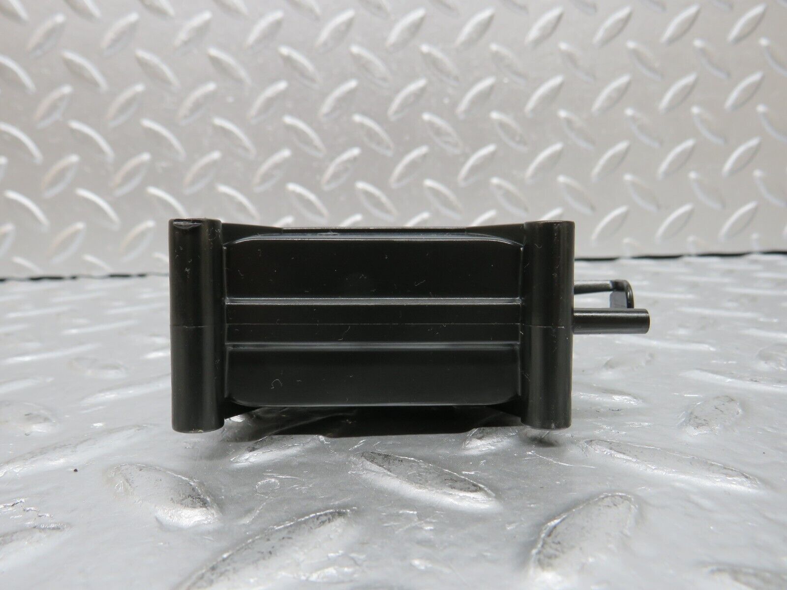 32494 Mercedes-Benz S124 300TE Wagon Trunk Lock Vacuum Actuator