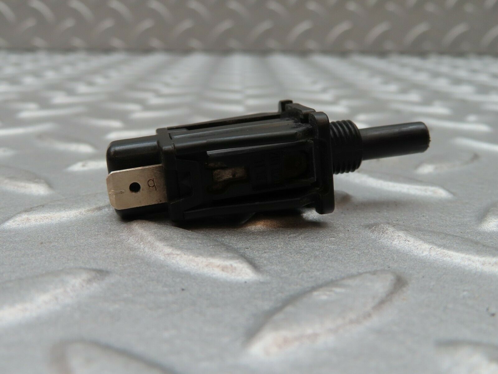 3835 Mercedes-Benz S123 200T Wagon Door Contact Switch  2018201110