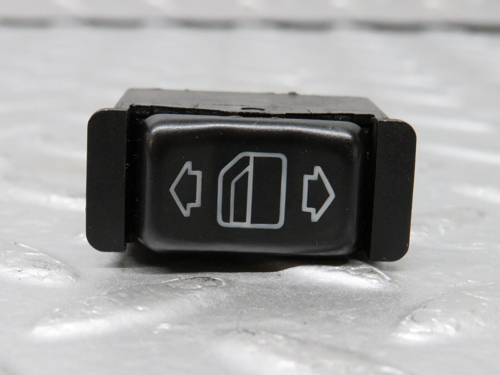 36715 Mercedes-Benz W201 190E 2.0L Rear Electric Window Switch 1268206310