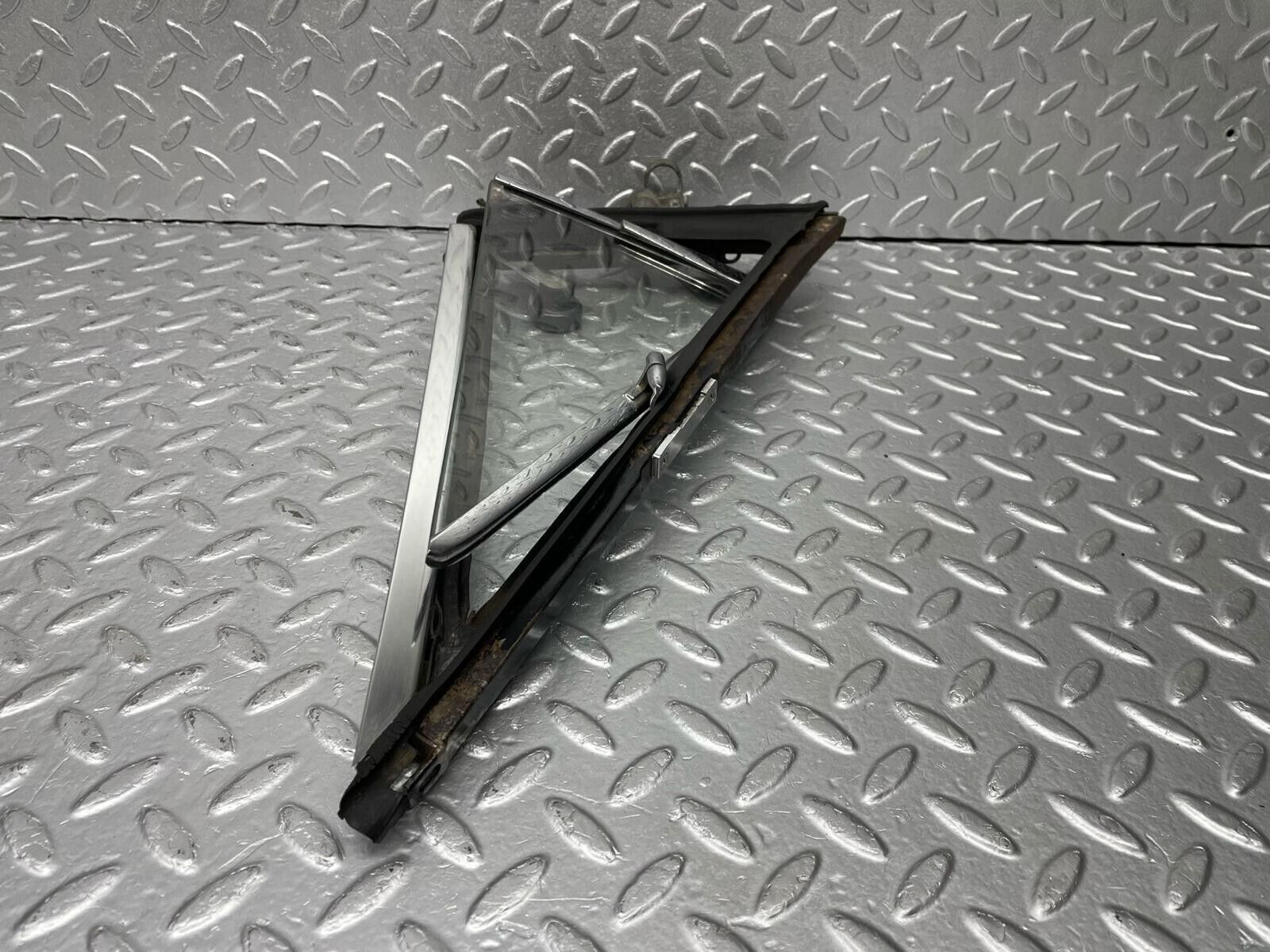 40521 Mercedes-Benz W108 Front Left Quarter Window