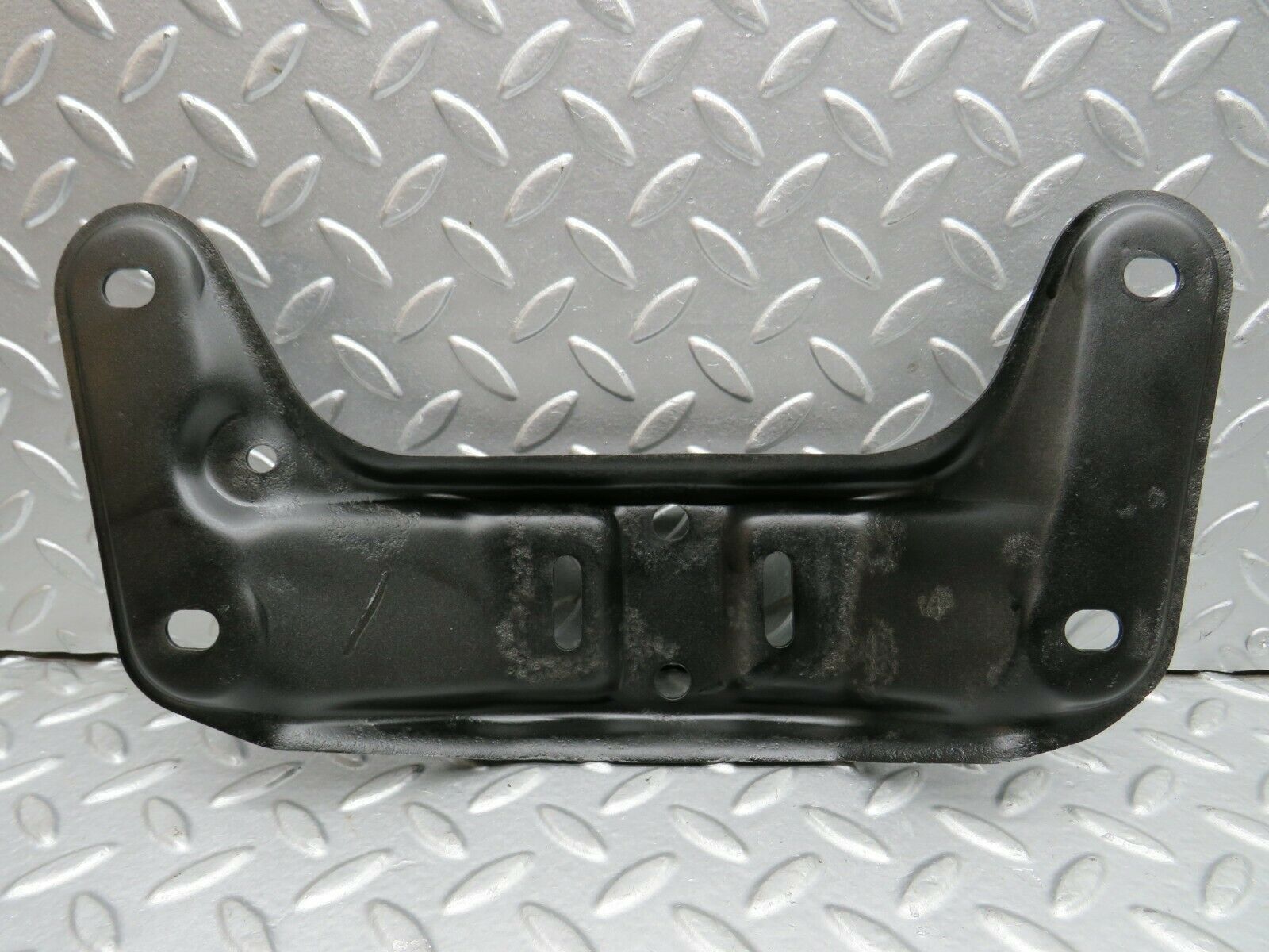 22011 Mercedes-Benz S123 280TE Wagon Gearbox Mount Bracket