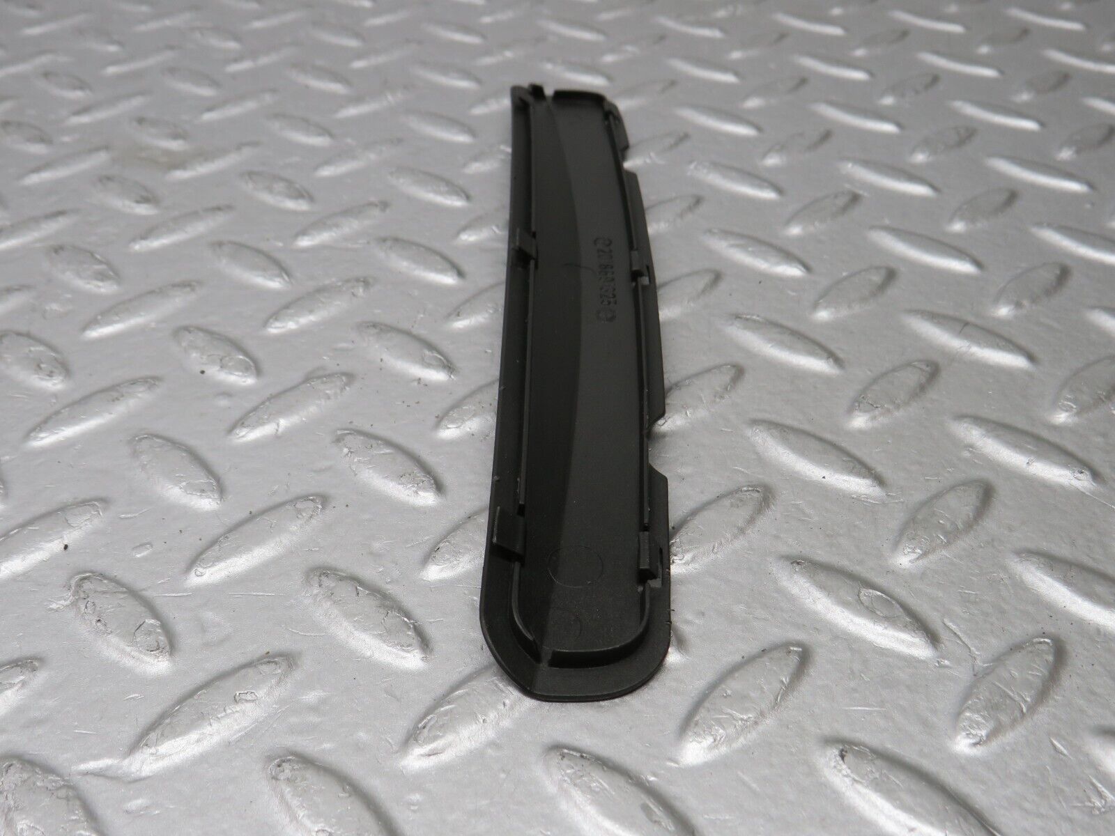 36689 Mercedes-Benz W201 190E 2.0L Windscreen Washer Nozzle Cover Trim 2018891325