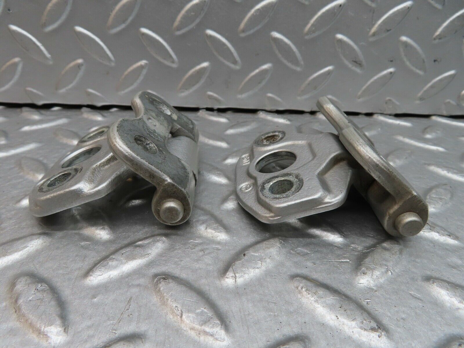 19342 Mercedes-Benz C140 CL420 Coupe Left Door Hinges Pair