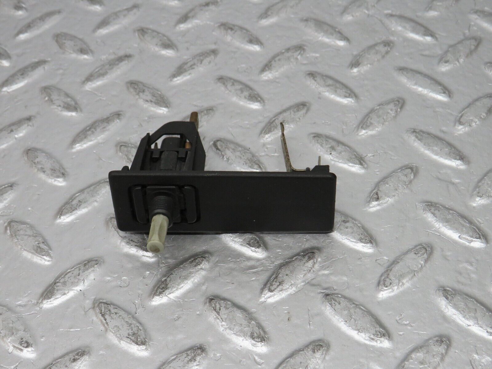 31781 Mercedes-Benz W201 190LE 1.8L Trunk Boot Light Switch 2018201211