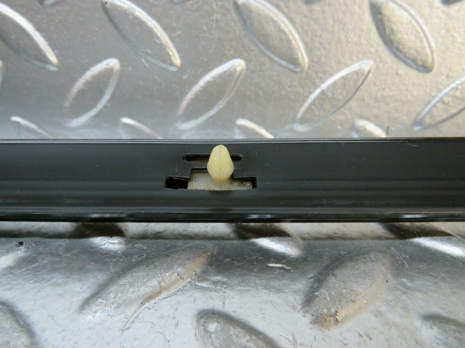 23638 Mercedes-Benz W114 280E Front Right Fender Wing Centre Moulding Trim