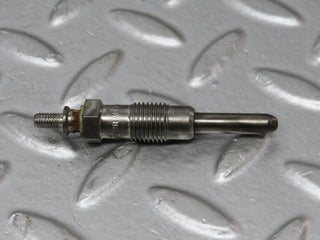 32894 Mercedes-Benz W123 300D Glow Plug Bosch Y-902R 046