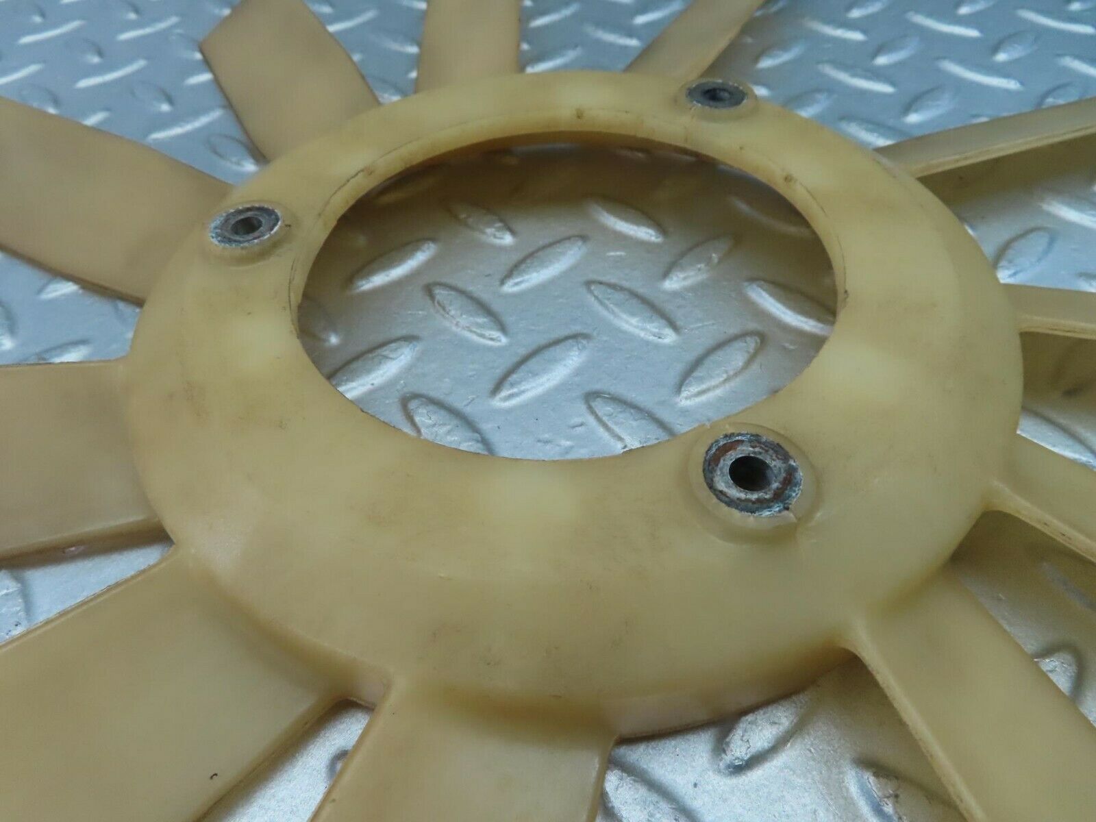 9824 Mercedes-Benz C123 280CE Coupe Engine Cooling Fan 1102050106