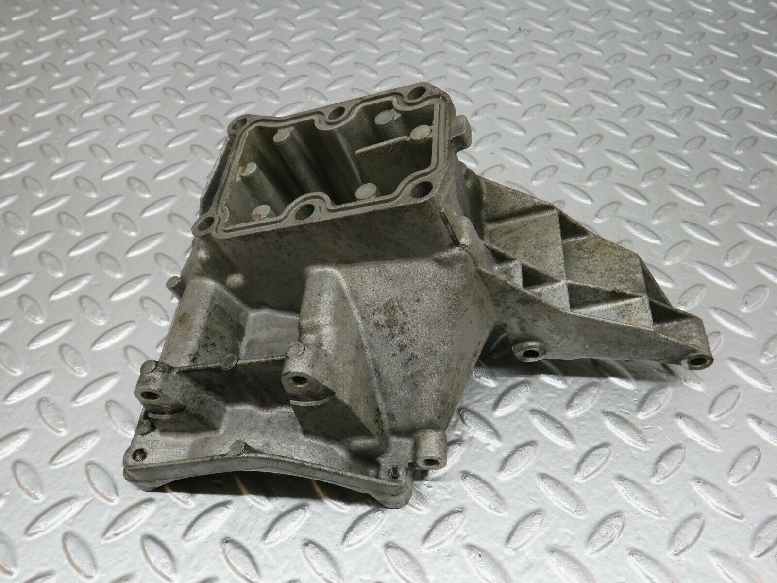 24431 Mercedes-Benz S124 220TE Wagon Power Steering Pump Bracket 1111310535