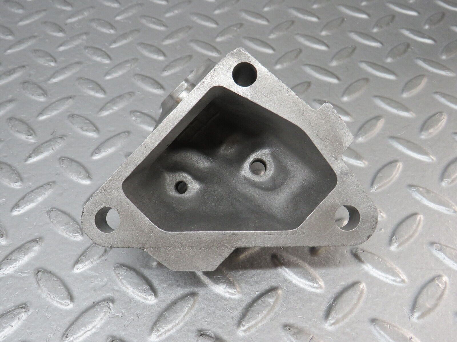 36788 Mercedes-Benz W201 190E 2.0L Engine Mount Bracket Left Side 1022234104