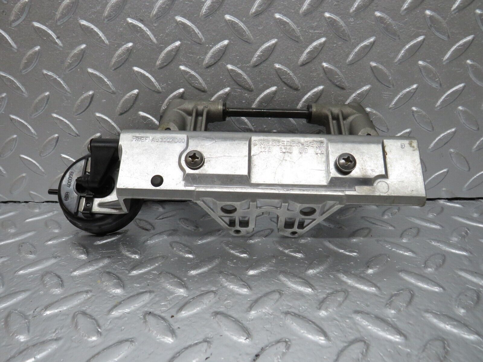 34025 Mercedes-Benz W124 260E Headrest Folding Mechanism