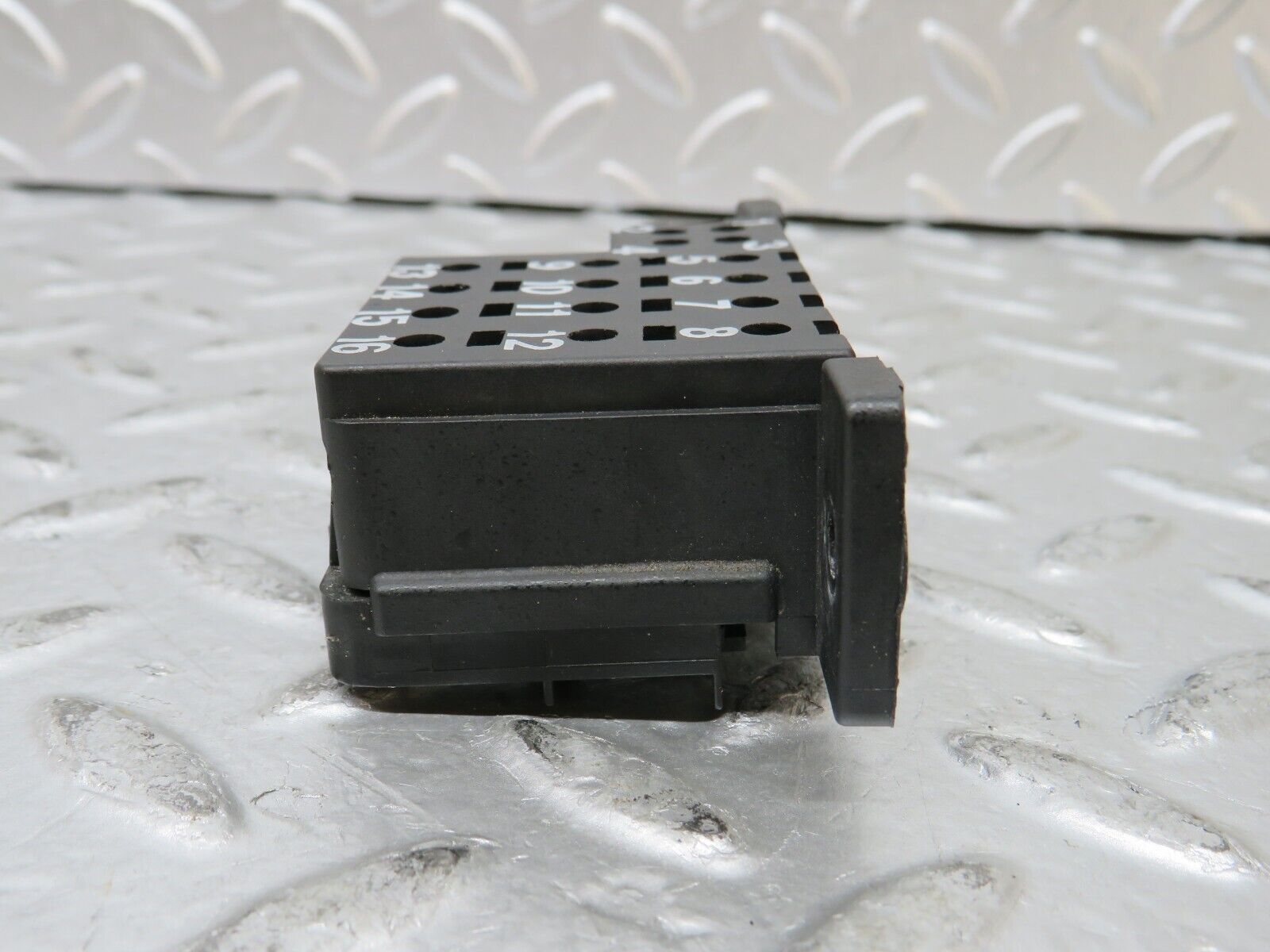 27553 Mercedes-Benz S124 300TE Wagon Diagnostic Connector 1295455540