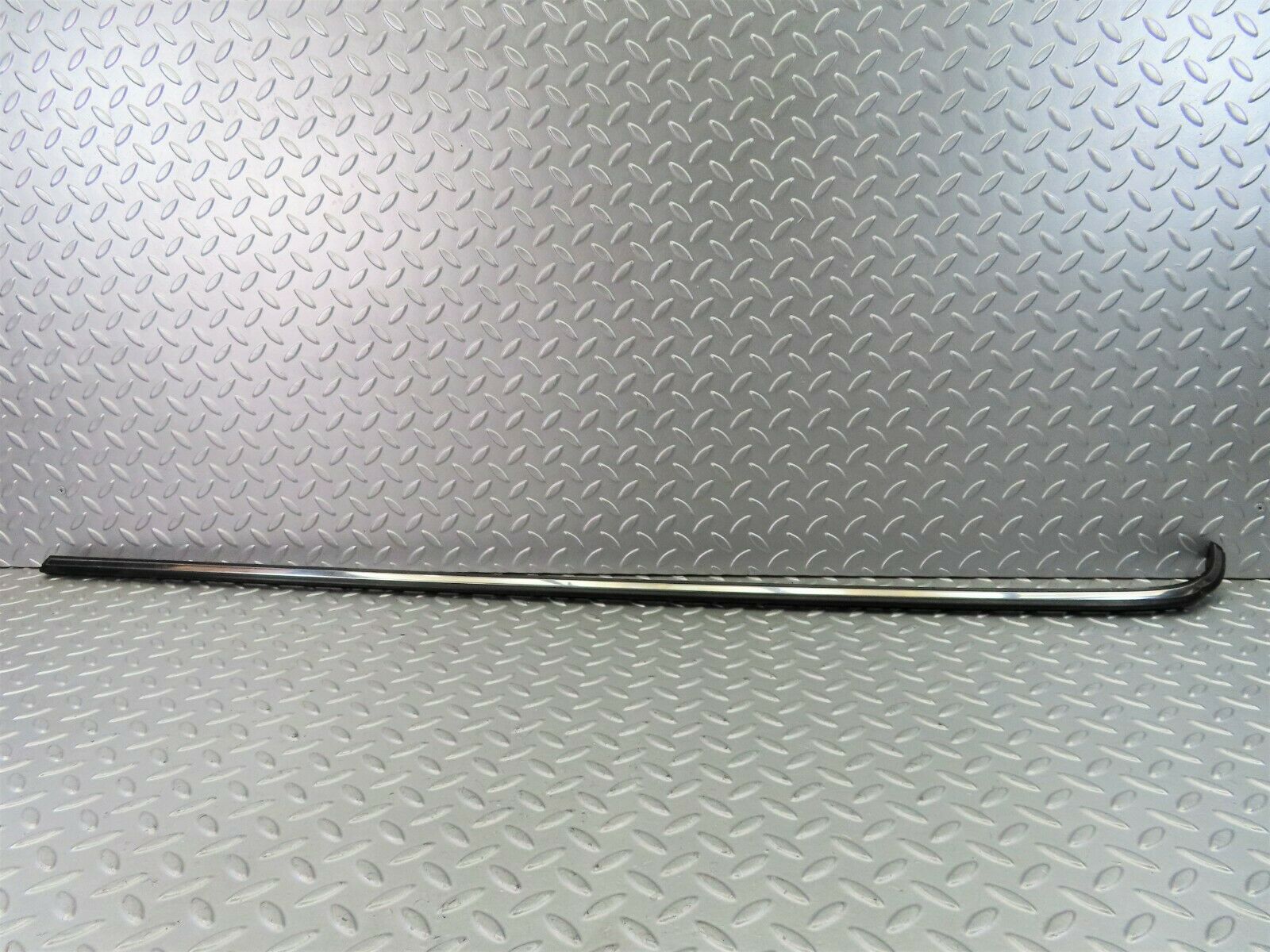 7767 Mercedes-Benz S123 230TE Wagon Centre Fender Wing Chrome Trim Rear Left