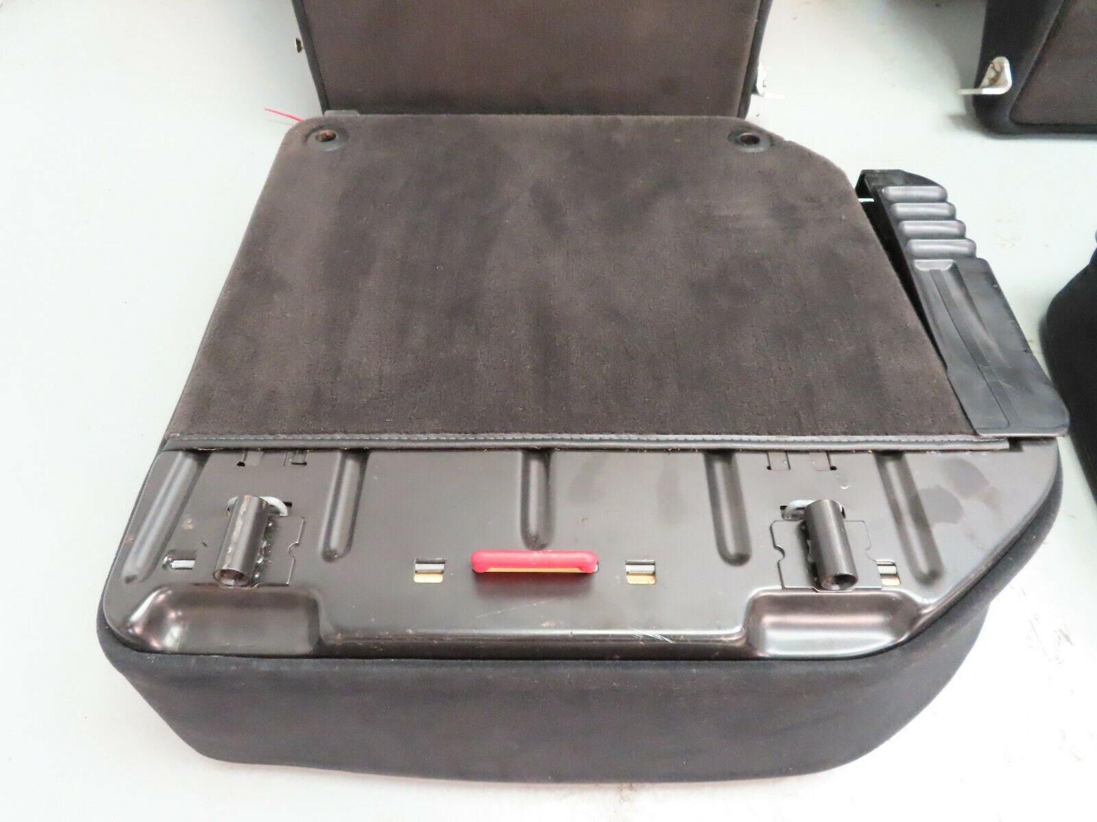 6661 Mercedes-Benz S124 E220 Wagon Rear Seat