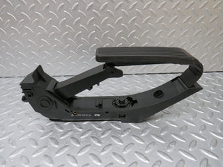 35219 Mercedes-Benz W221 Accelerator Pedal & Rubber 2203000104 2113010001