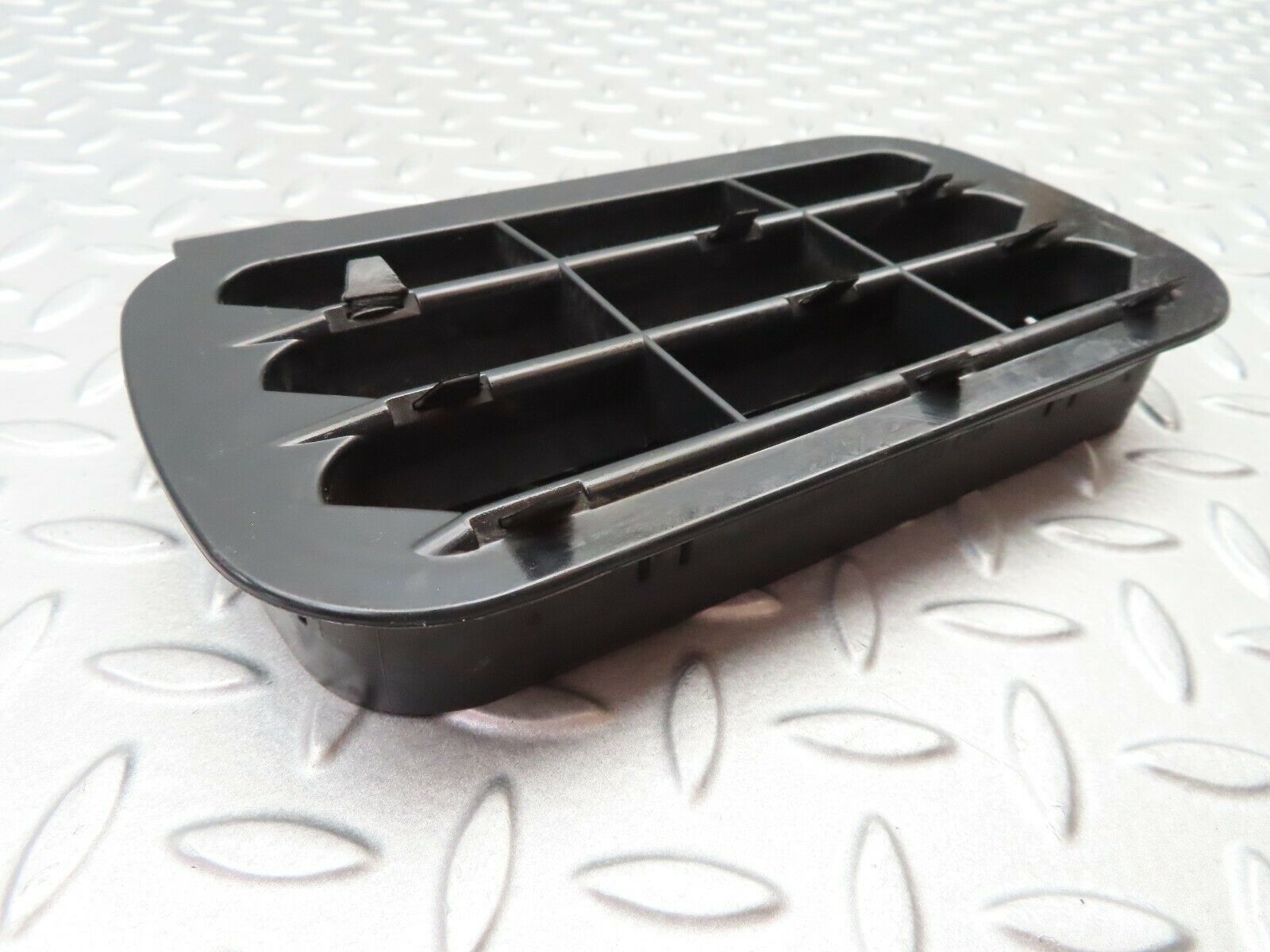 5580 Mercedes-Benz W124 230E Rear Air Intake Vent Right 1248370230