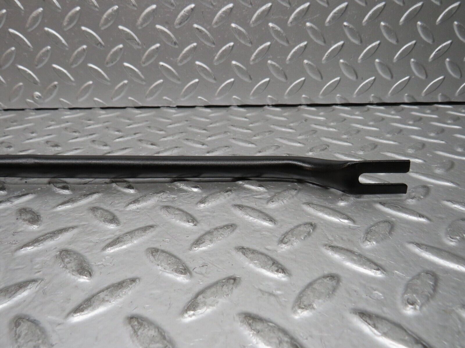 28533 Mercedes-Benz S123 240D Wagon Horn Bracket