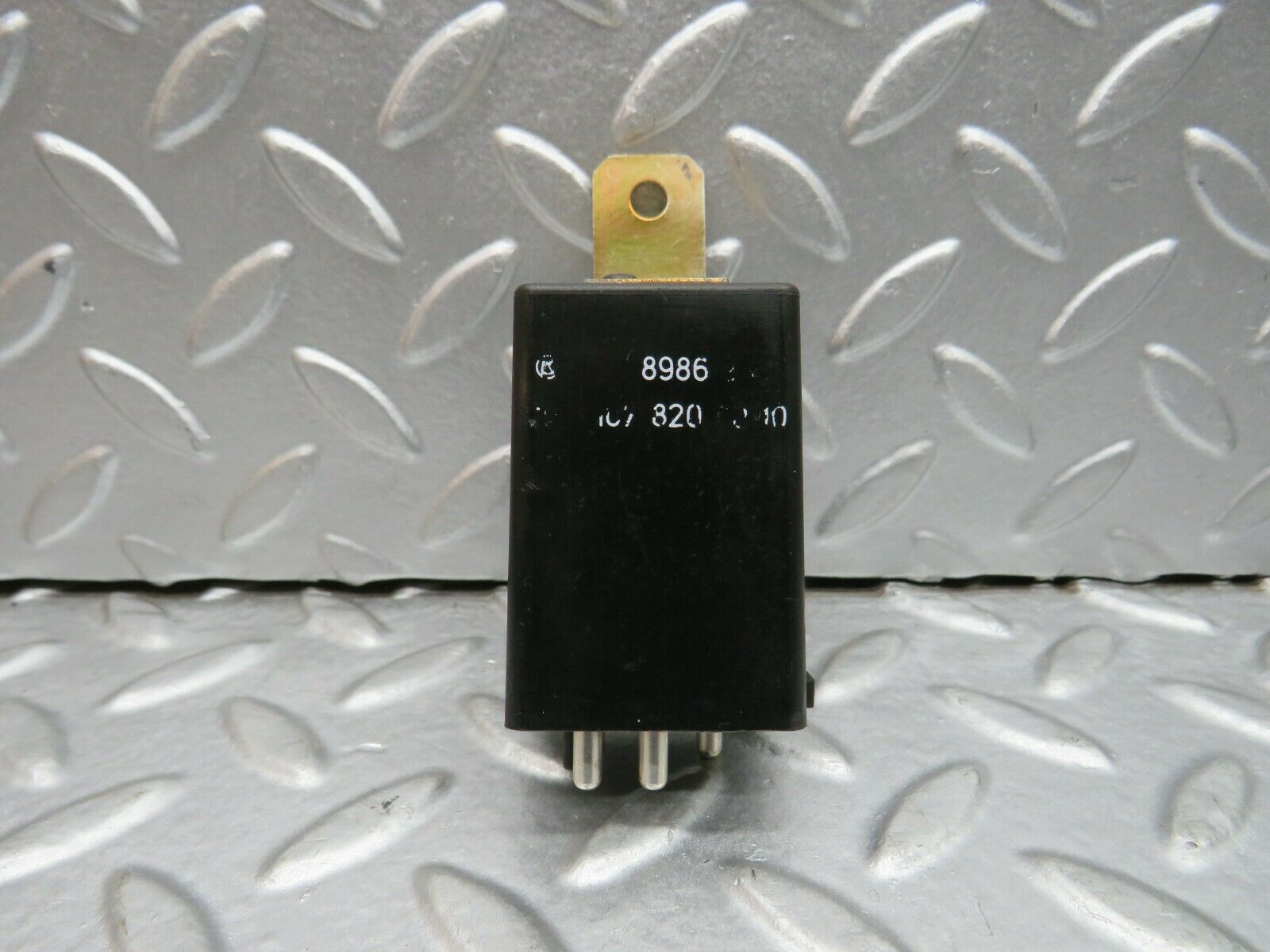 22252 Mercedes-Benz S123 280TE Wagon Rear Heated Window Relay 1078200010