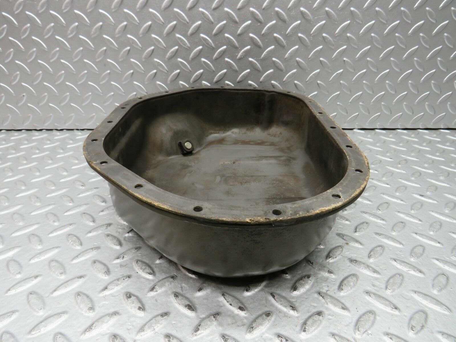 22227 Mercedes-Benz S123 280TE Wagon Oil Pan Oil Sump