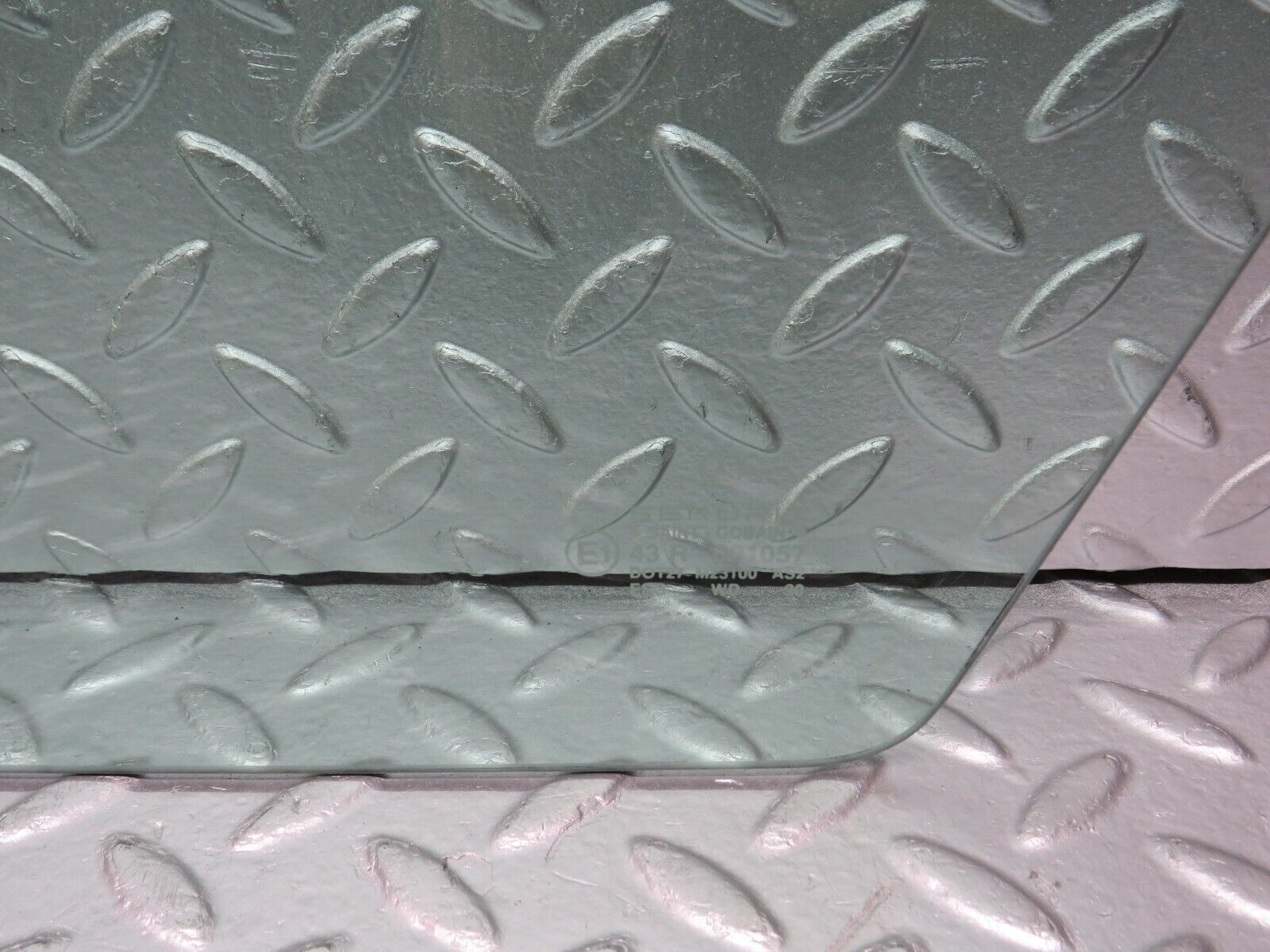 31448 Mercedes-Benz S124 220TE Wagon Rear Right Trunk Quarter Window Glass